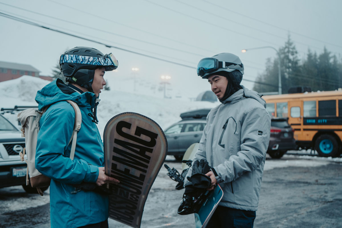ϲֳ students snowboarding at Snoqualmie Pass.